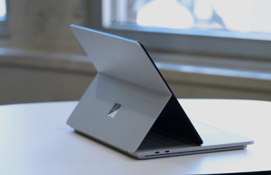 Surface Laptop Studio のスタジオモード