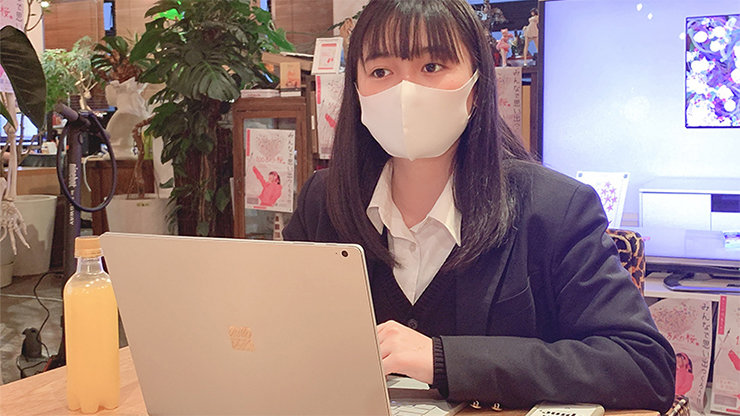 Surface を使用する女子高生 パート 1 