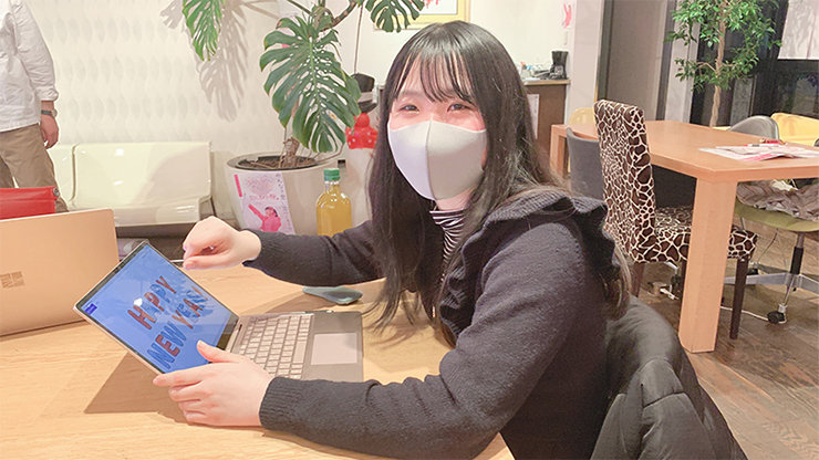 Surface を使用する女子高生 パート 3 