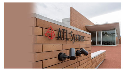 ATLシステムズ株式会社の壁面看板とCCTVカメラ