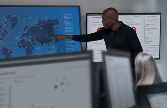 CISO(情報セキュリティ責任者)がセキュリティオペレーションセンターで共同で活動。