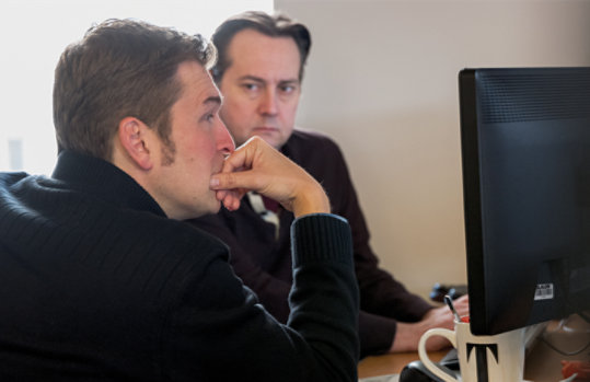 デジタルコンサルティング会社のふたりの  IT 管理者。