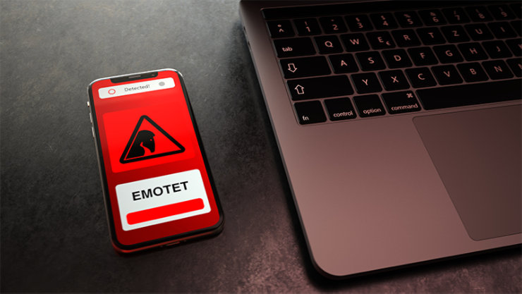 EMOTET と表示されたスマートフォンとノート PC