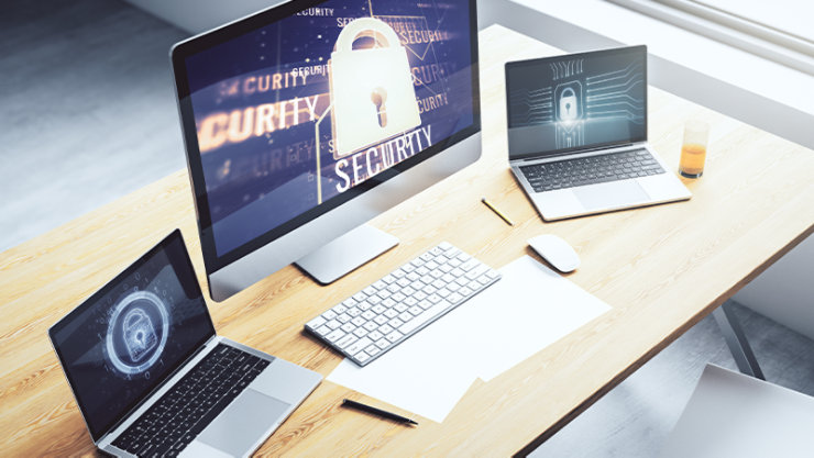 セキュリティのイメージを画面に表示した 3 台の PC