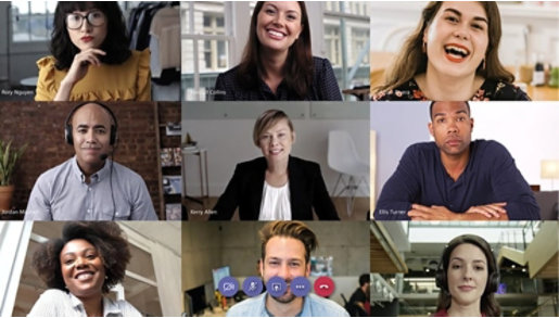 Mehrere Personen befinden sich in einer Microsoft