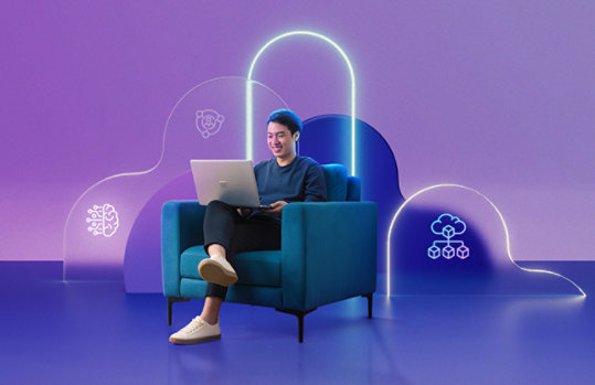 Ein Mann sitzt am Laptop. Der Hintergrund besteht auf animierten abstrakten Elementen