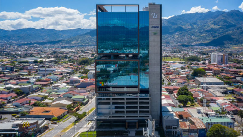 Edificio de Microsoft en Costa Rica visto de frente