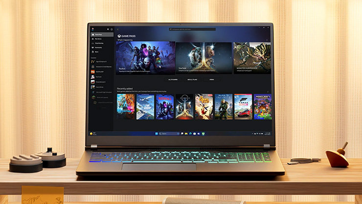 Xbox Game Pass 画面を表示した ノート PC