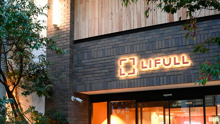 株式会社 LIFULLのロゴの看板