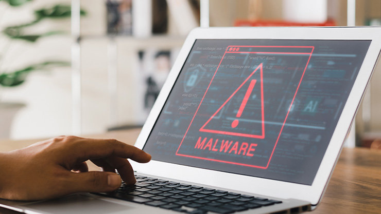 MALWARE と表示されたノート PC