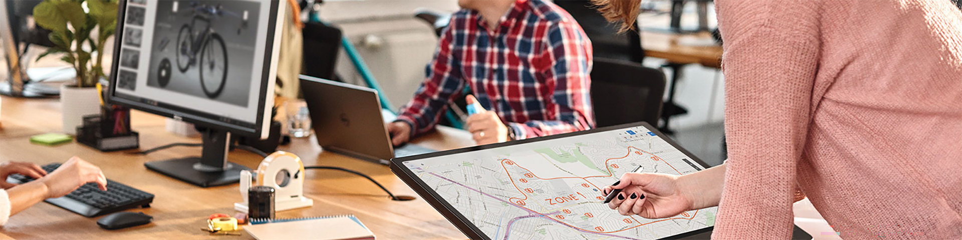 PCを操作する人たち