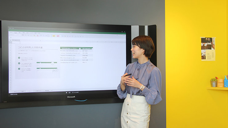 プレゼンするサリナ