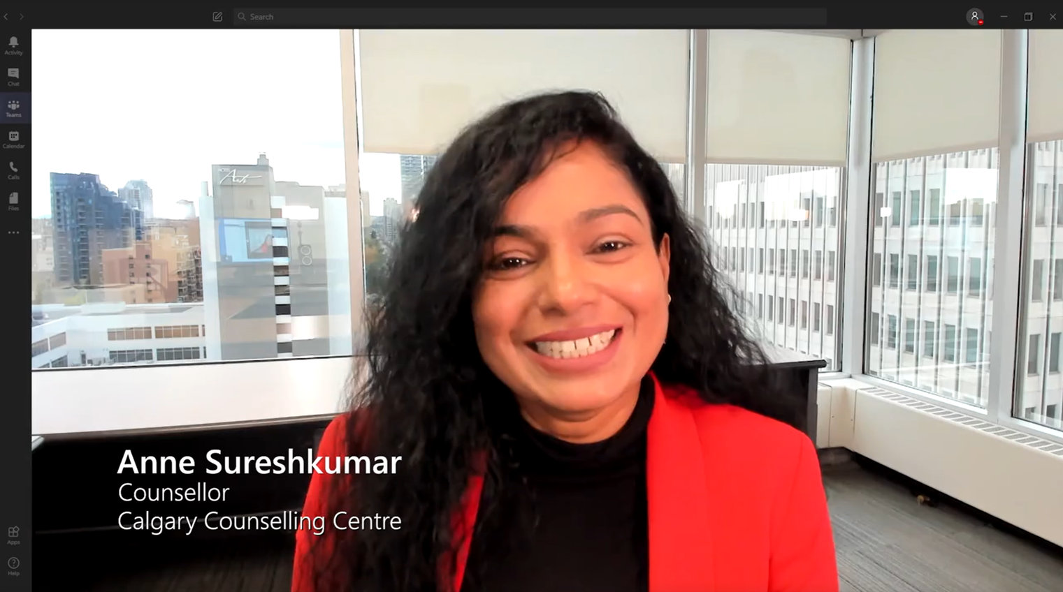  Anne Sureshkumar participe à un appel vidéo des équipes