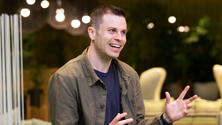 カスタマーサービス & サポート事業部　サポート エンジニア　Phil