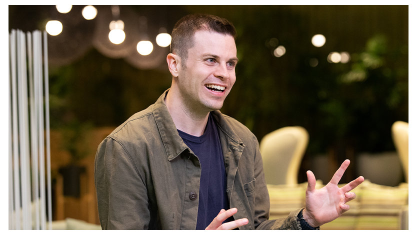 フィルのインタビュービデオのサムネイル