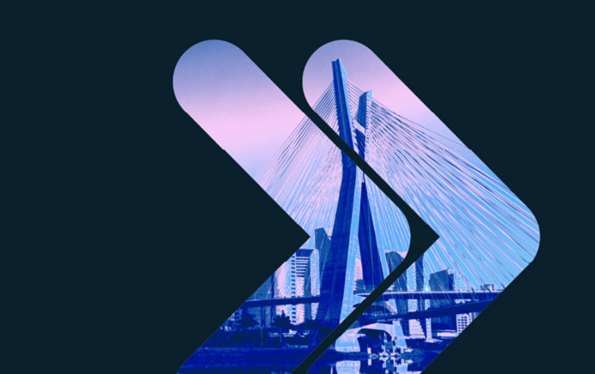 fundo azul com formas de setas e o horizonte de São Paulo à direita