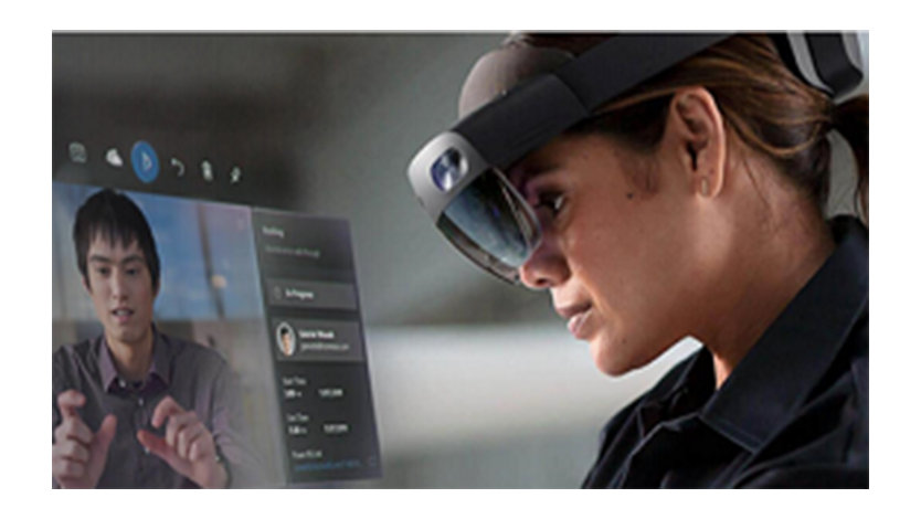 画面越しにエキス―トの協力を得ている