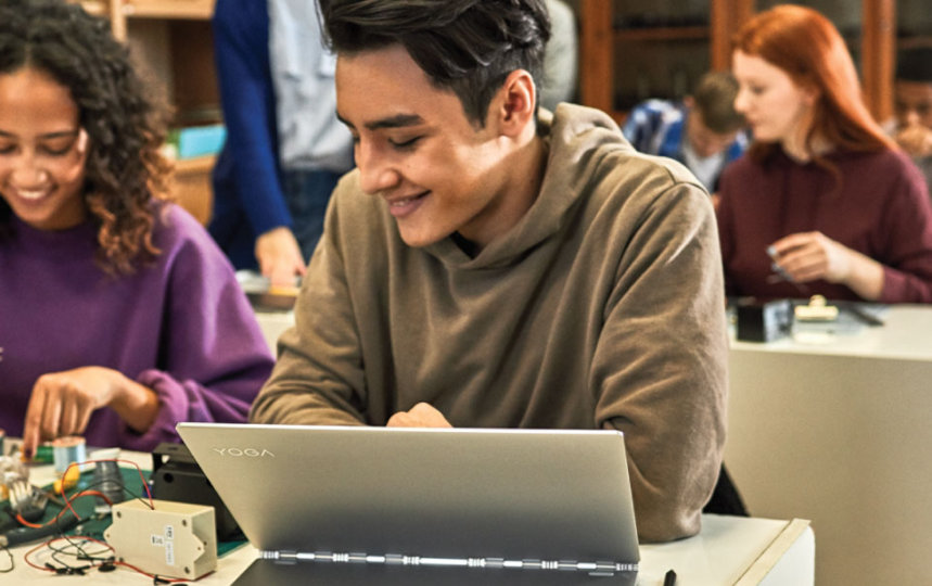 People working on an R&D project