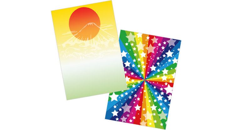 富士山と赤い太陽が描かれたカードと、カラフルな放射状の模様に白い星が散りばめられたカードの2枚の年賀状。