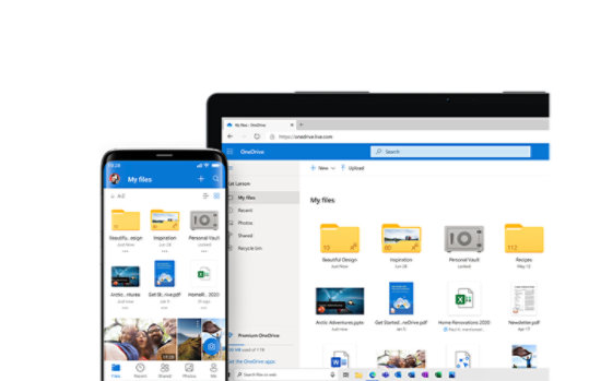OneDrive の画面を表示したノート PC とスマートフォン