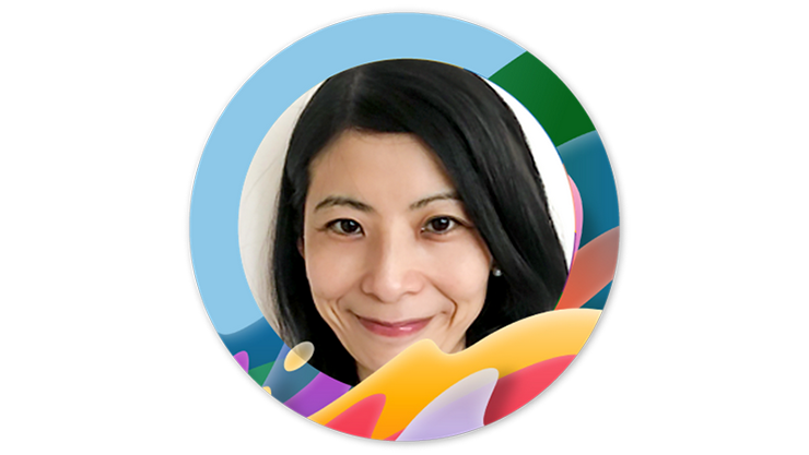 Norikoはカラフルな円形の枠に囲まれています。