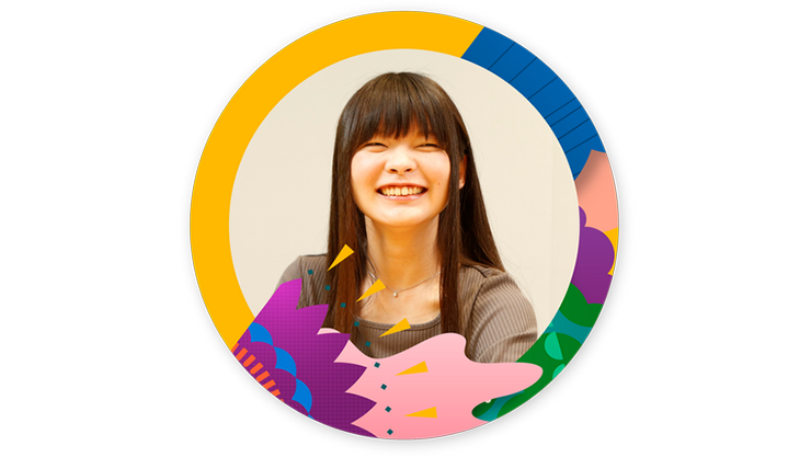 Mioはカラフルな円形の枠に囲まれています。