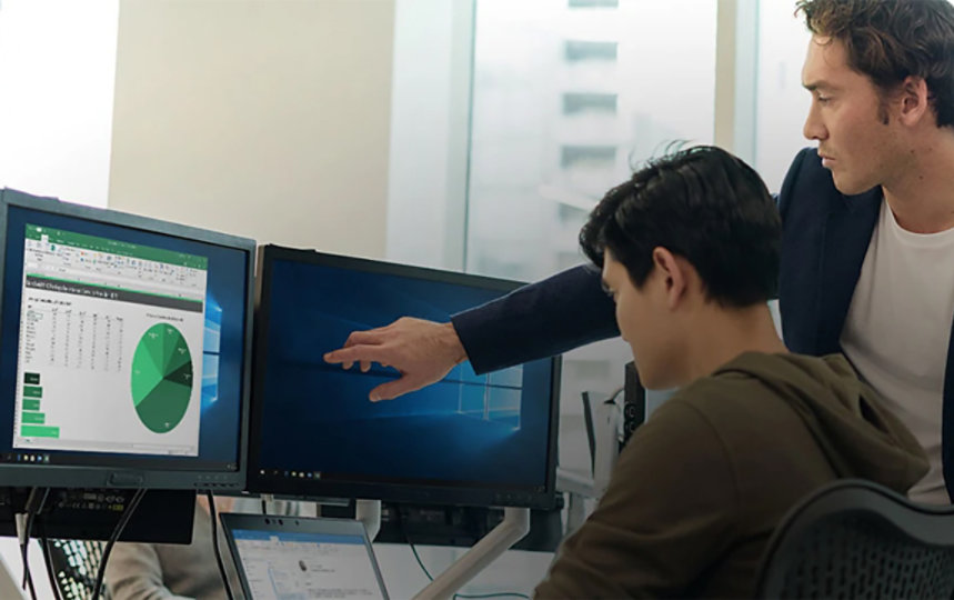 SMB Owner is giving directions to his team in an office