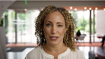 A lady talking about Windows 7