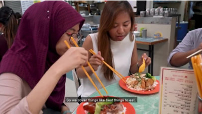 Two Ladi having some food at the restrurant.