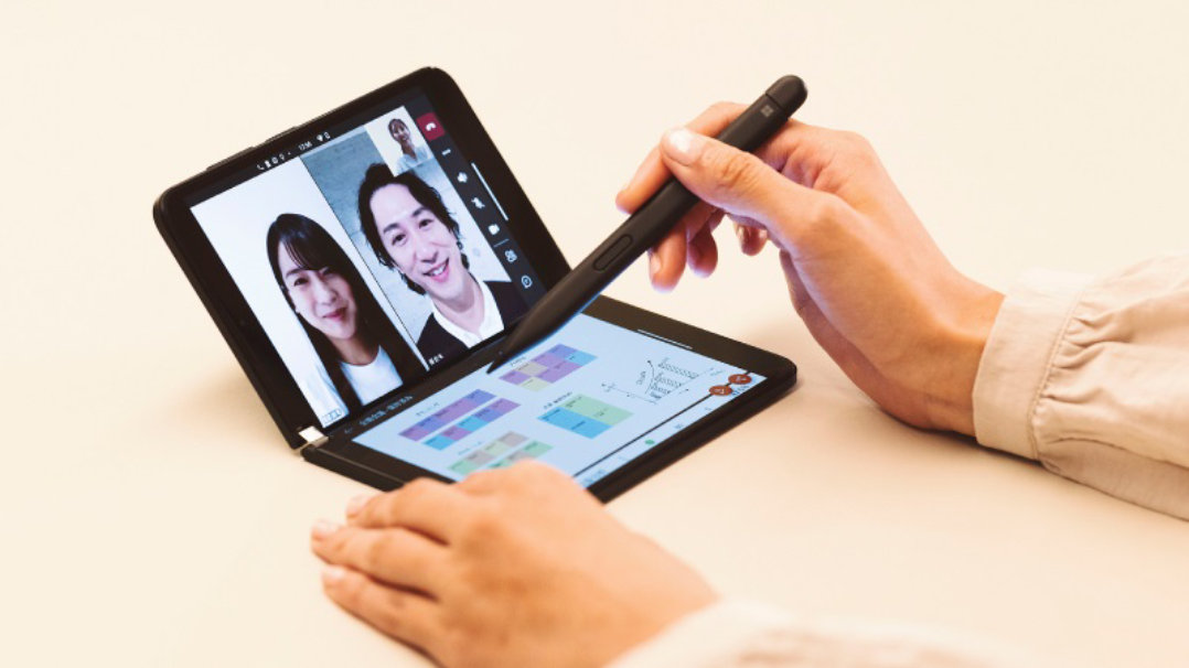 Surface Duo 2の片方の画面にペンでメモを書き込むの