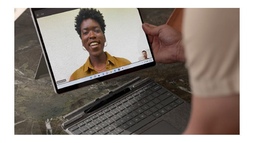 2 in 1 タイプのSurfaceをキーボードから外すイメージ