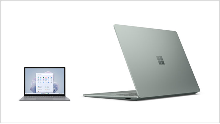 Windows 11 のデスクトップを表示した Surface Laptop 5