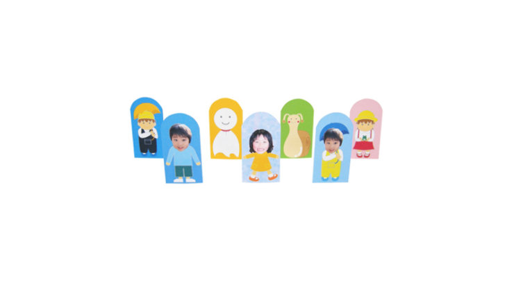かわいいイラストが描かれた7つのユビ人形