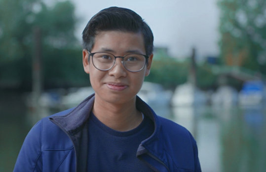 Auftragshacker Philipp Kalweit lächelt in die Kamera