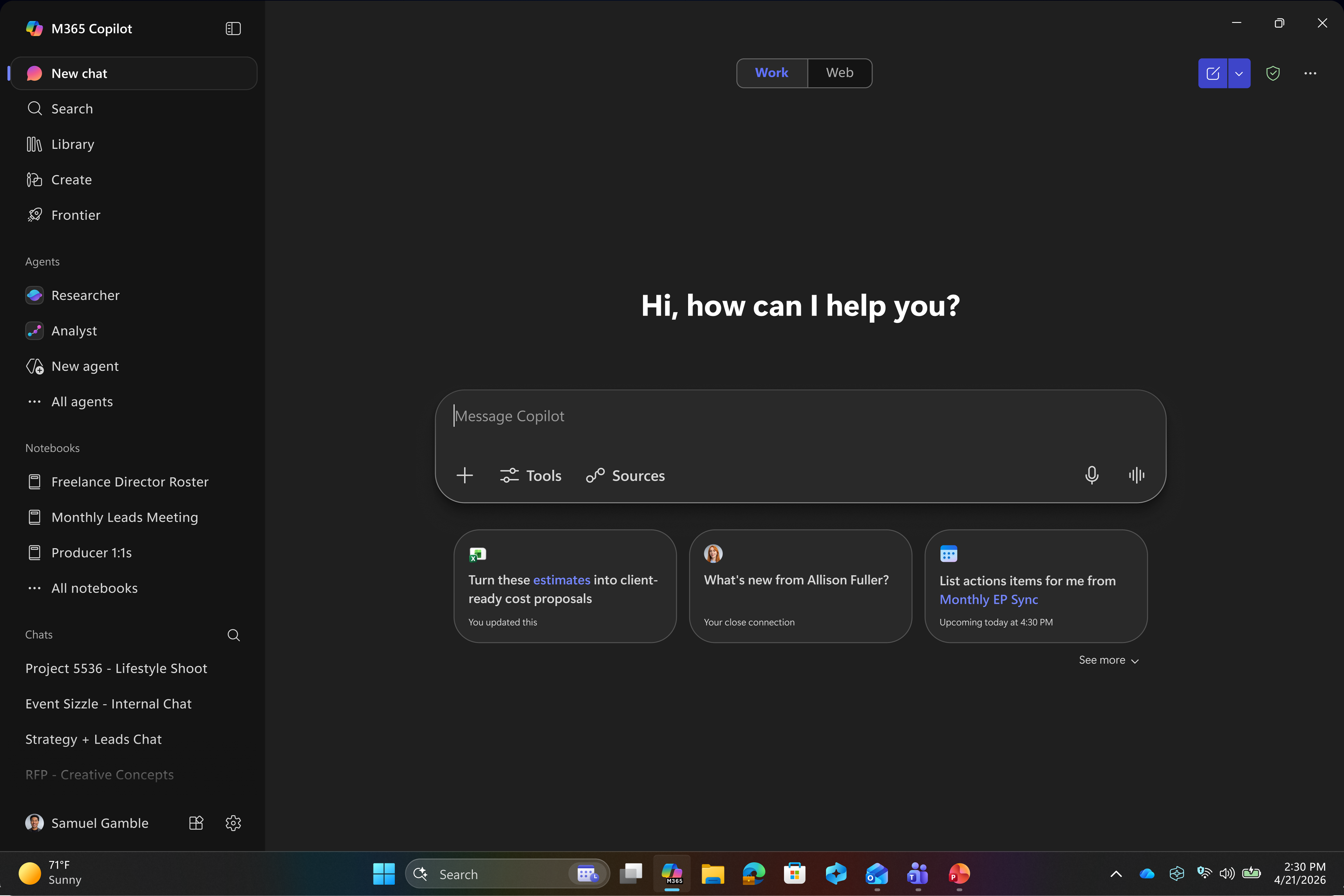 Une image plein écran de la boîte de conversation de Microsoft 365 Copilot, prête à vous aider dans vos tâches