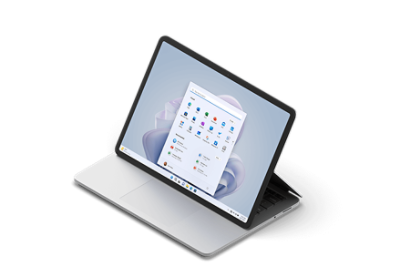 En trekvartsvy av Surface Laptop Studio 2 i platina.