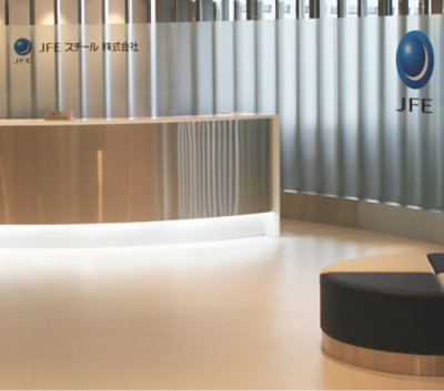 Een receptie met een bord met JFE スチール 株式会社 JFE.
