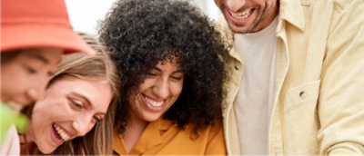 웃고 있는 사람들