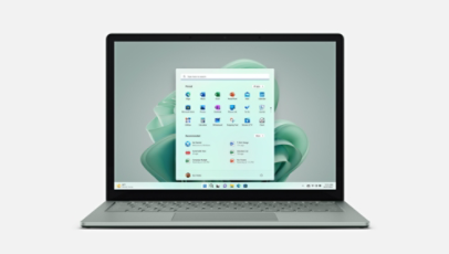 畫面顯示從正面所見的莫蘭迪綠 Surface Laptop 5，其中的螢幕顯示 Windows 11 開始畫面上相配的莫蘭迪綠花朵。