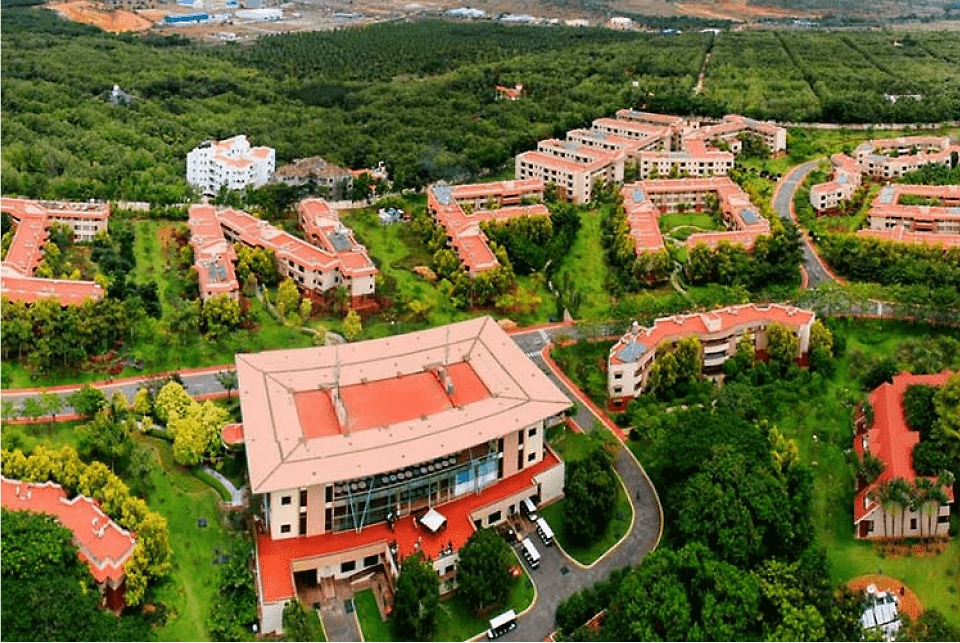 Вид с воздуха на кампус компании Infosys