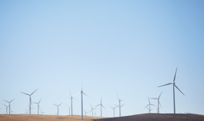 Turbine eoliche in un campo