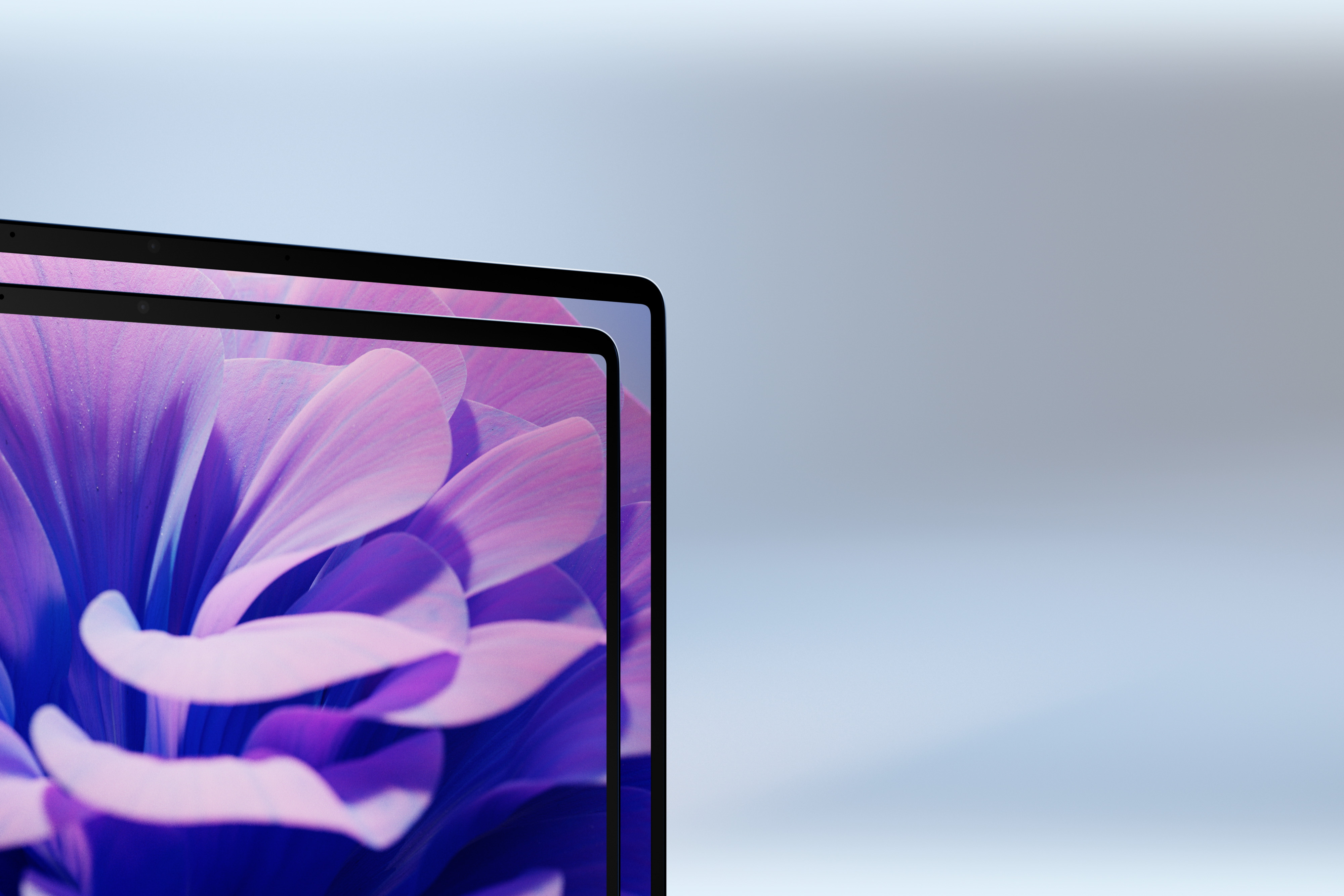 Surface Laptop 功能影片展示 2 個顯示器尺寸、纖薄的邊框和螢幕的海報影像。
