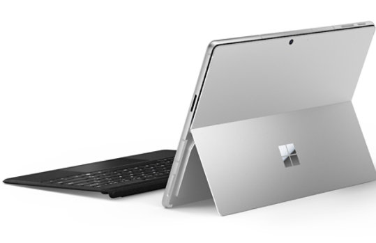 Van achteren afgebeelde Surface Pro in platina met losstaande Surface Pro Flex Keyboard en Slim Pen.