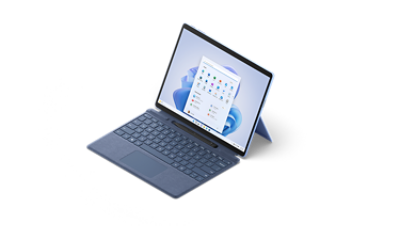 Ein saphirblauer Surface Pro 9 mit Tastatur und Slim Pen 2