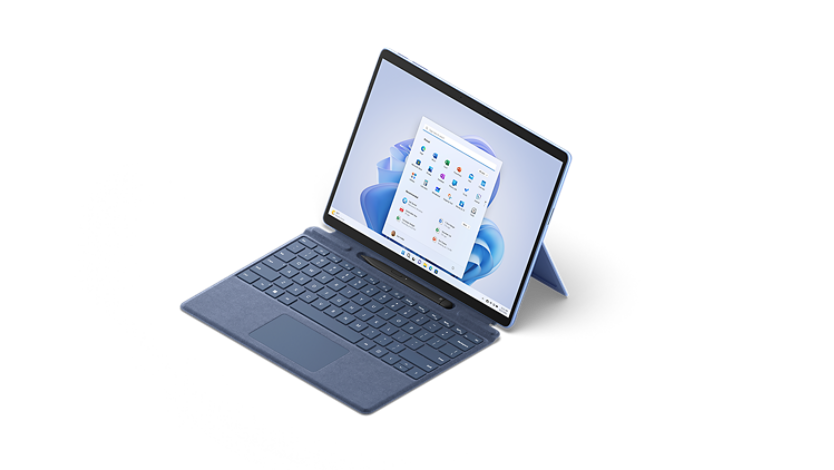 Um Surface Pro 9 em Safira com teclado