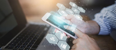 A hand holding a cell phone with a Chinese character 品 on the screen.