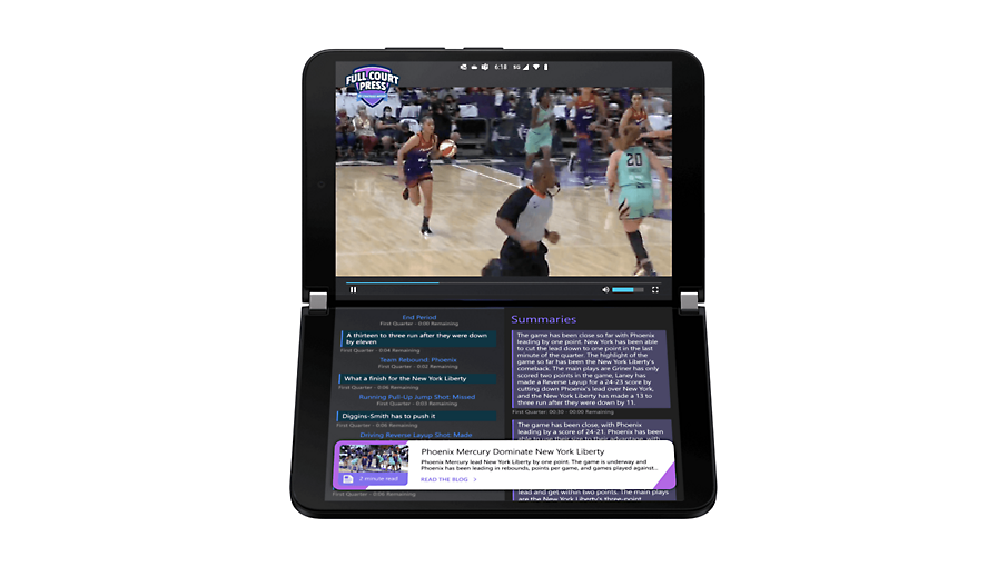 Een apparaat met twee schermen met een basketbalwedstrijd op het bovenste scherm en commentaar en samenvattingen op het onderste scherm.